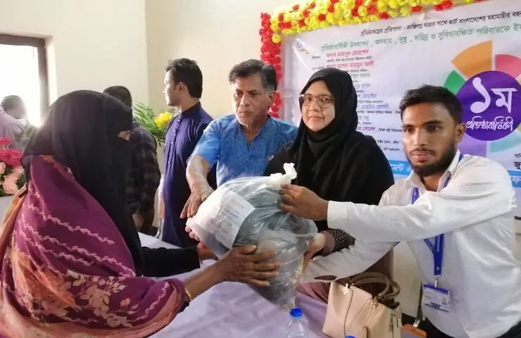 Distributing support packs to women